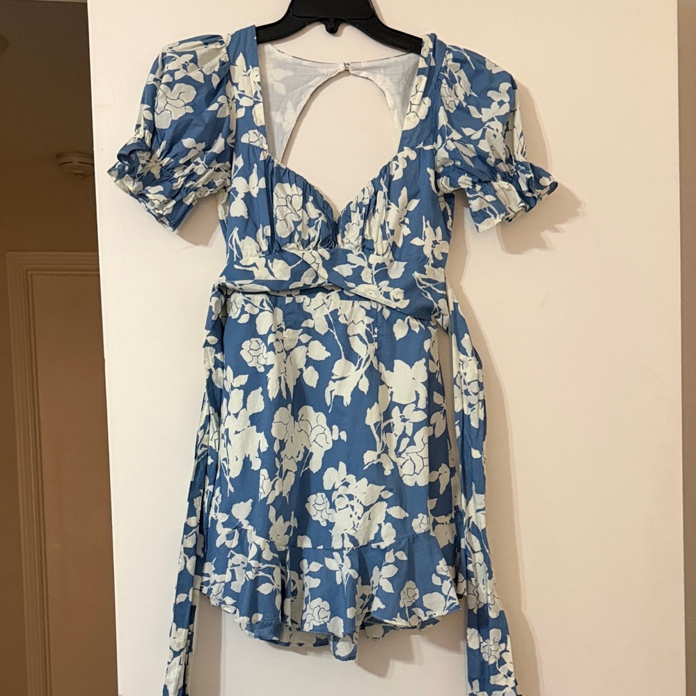 Chic Backless Blue and White Floral Dress